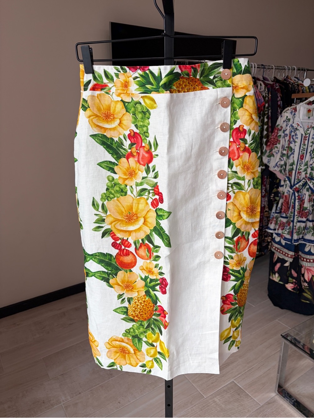 Farm Rio: PICNIC FLOWERS OFF - WHITE BUTTONNED MIDI SKIRT - Picture 5 of 10
